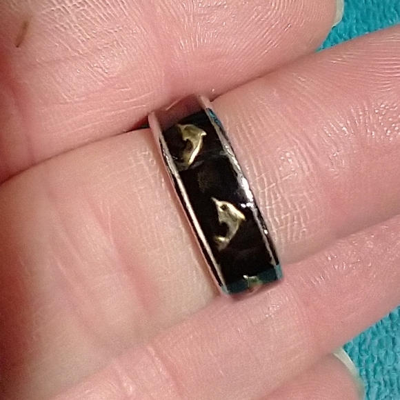 Black and Goldtone Dolphin Band Ring Vintage - Picture 1 of 3
